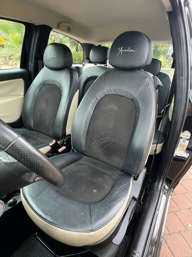 Lancia Ypsilon 1.3 MJT 75 CV Platino
