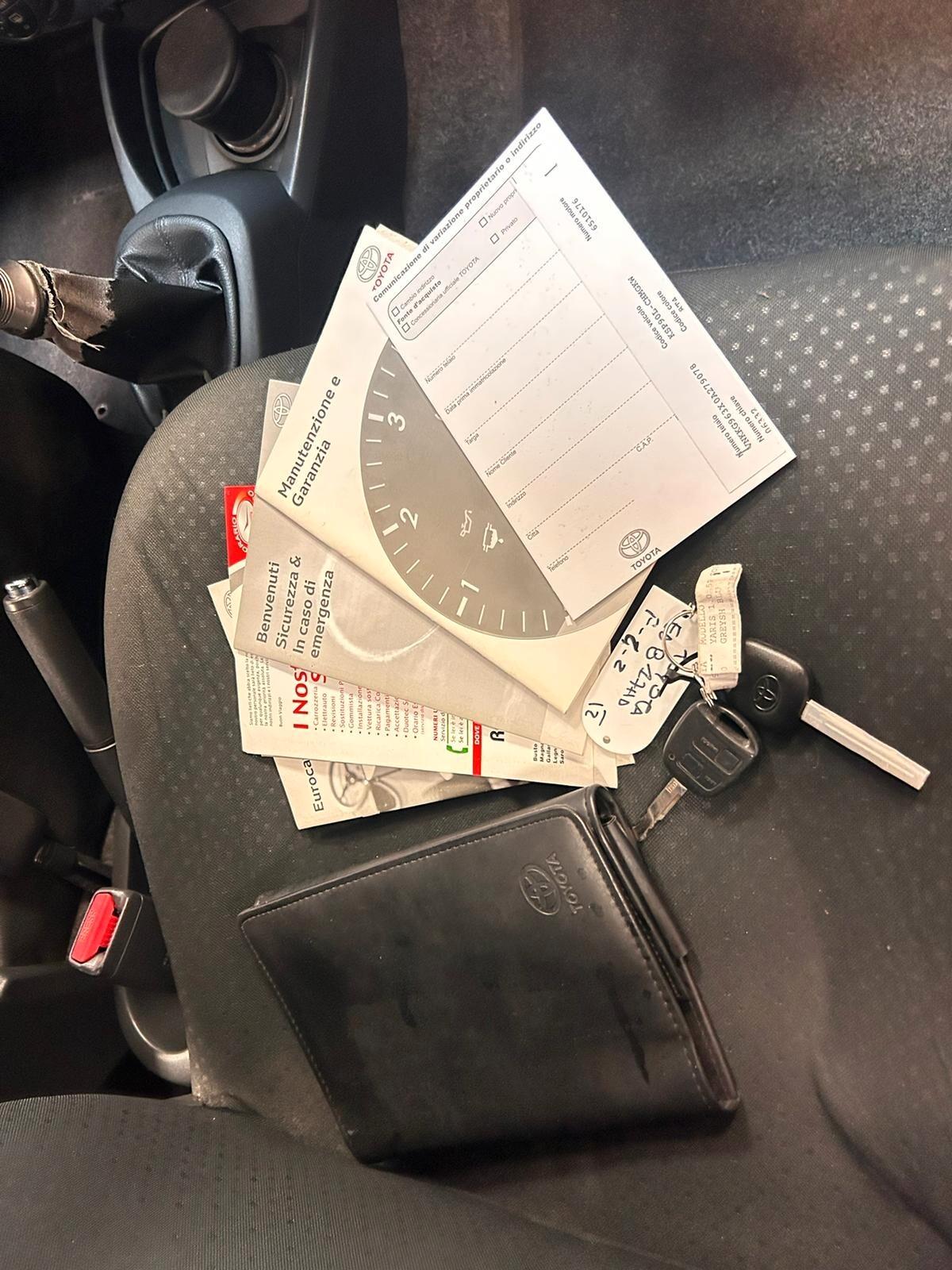 Toyota Yaris 1.0 5 porte Luxury pack