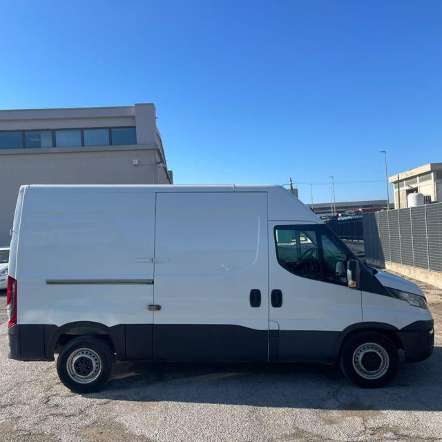 IVECO DAILY 35S12 VH2 FURG.P.MEDIO/CORTO 3 PTI-2019