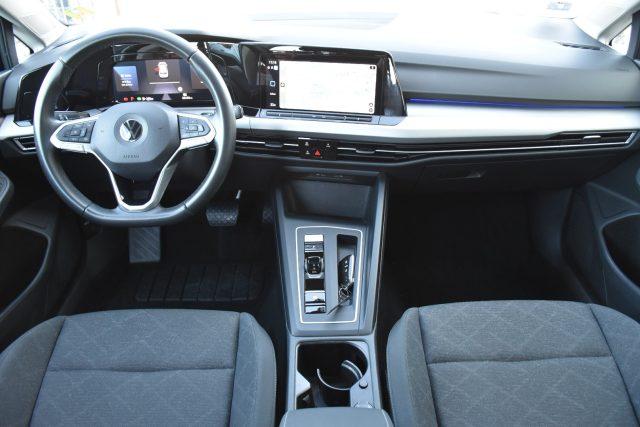 VOLKSWAGEN Golf 1.0 eTSI EVO DSG Life *Luci ambiente*