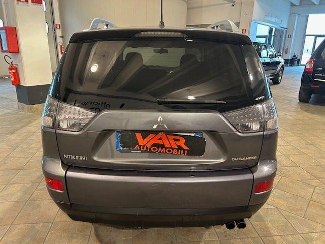 MITSUBISHI Outlander 2.0 DI-D "7POSTI" 4WD "NEOPATENTATI"