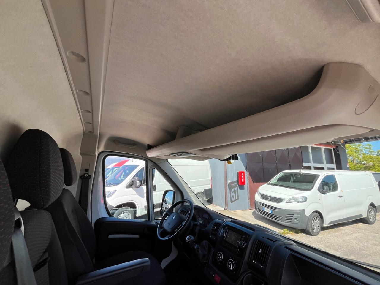 Peugeot BOXER PREMIUM 335 L3H2 2.2 BLUEHDI 140 CV.