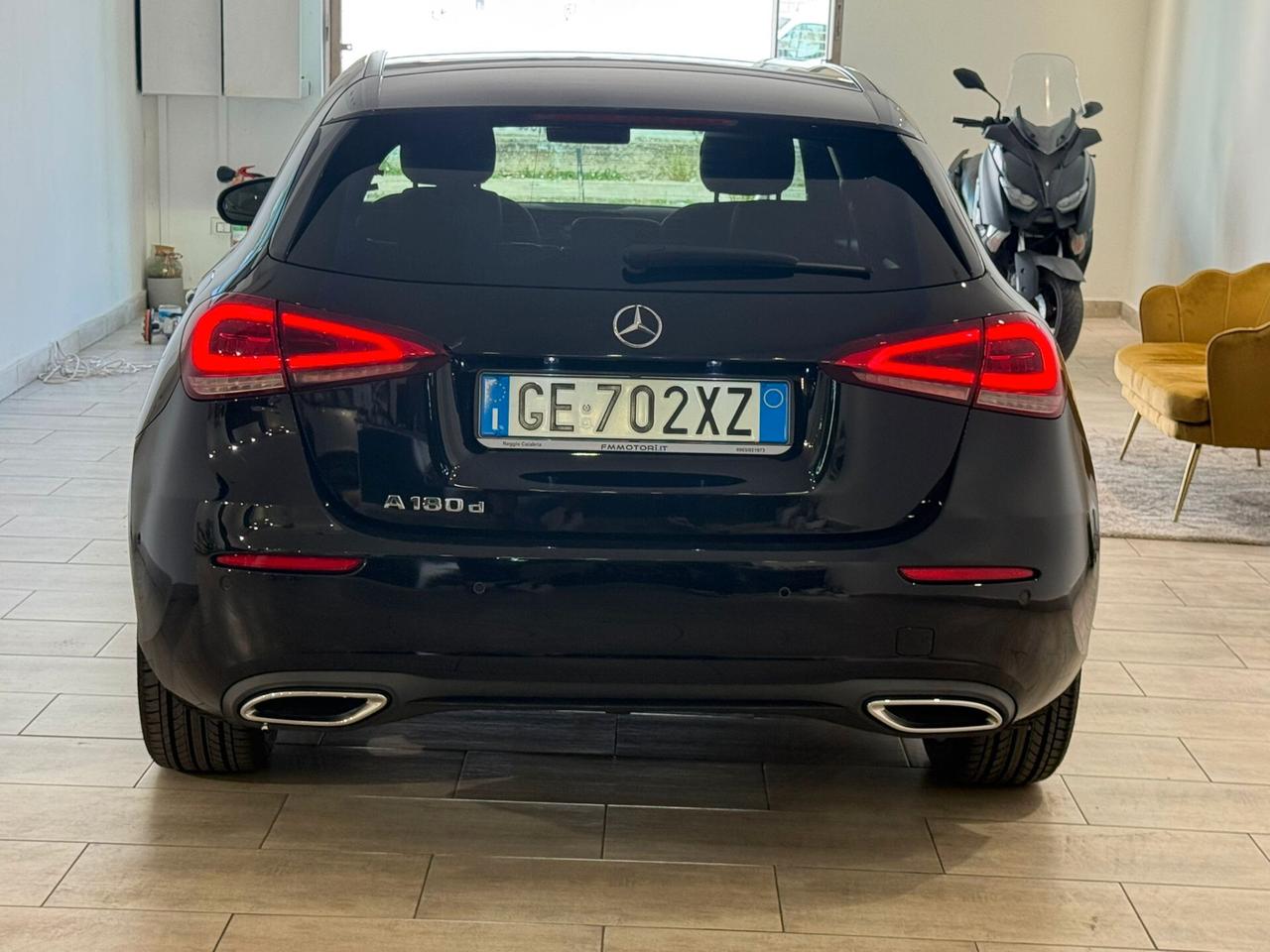 MERCEDES- BENZ A180d SPORT AUTOMATICA 2021 PACK LUCI