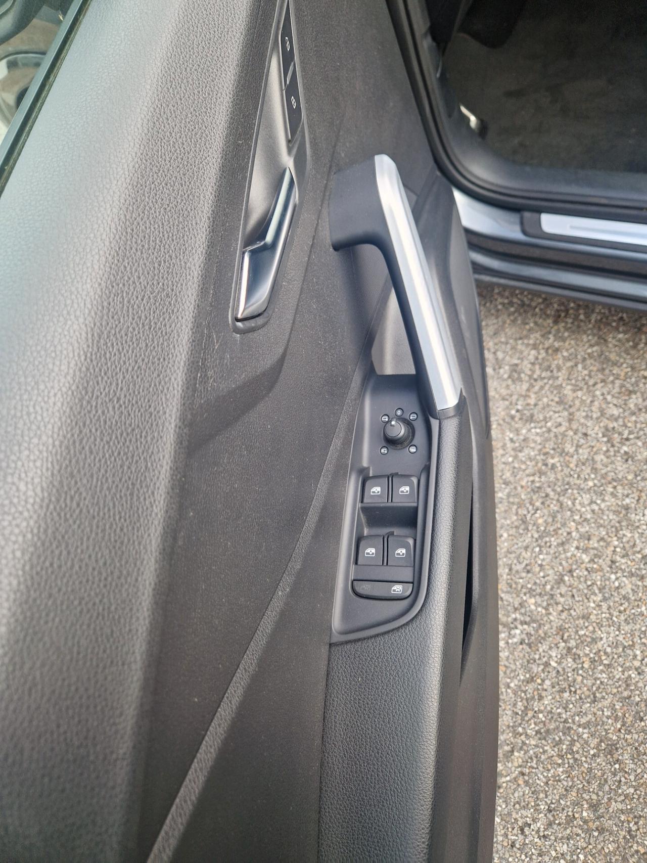Audi Q2 35 TFSI S tronic Identity Black