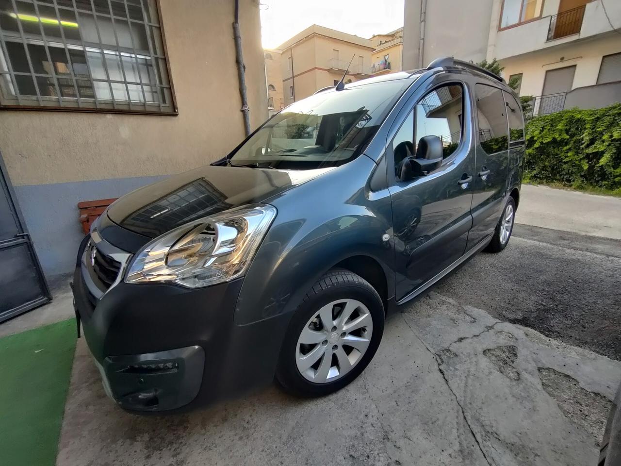 Peugeot Partner Tepee BlueHDi 100 Outdoor