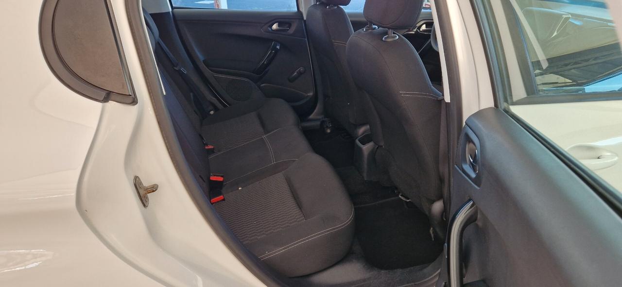 Peugeot 208 PureTech 82cv 5 porte Allure