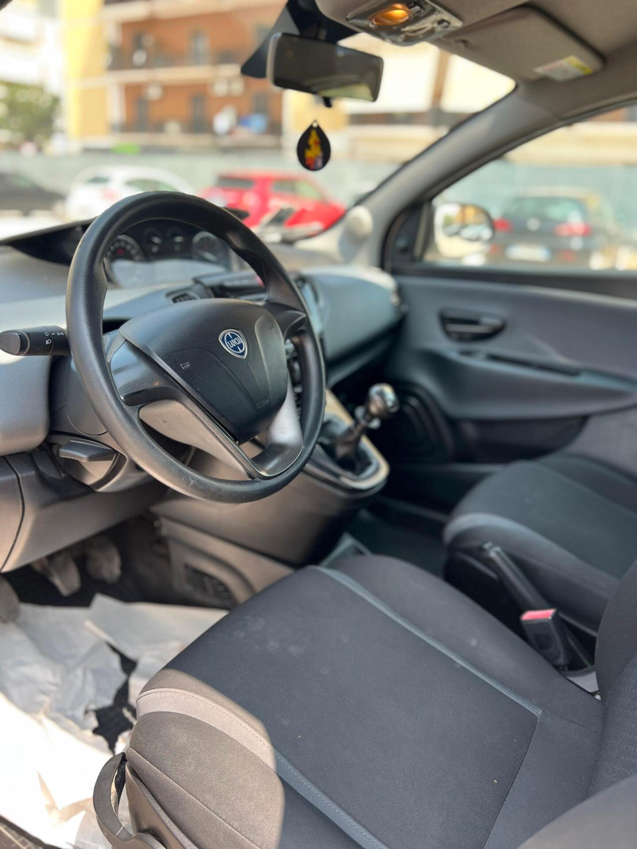 Lancia Ypsilon 1.2 69 CV 5 porte Gold