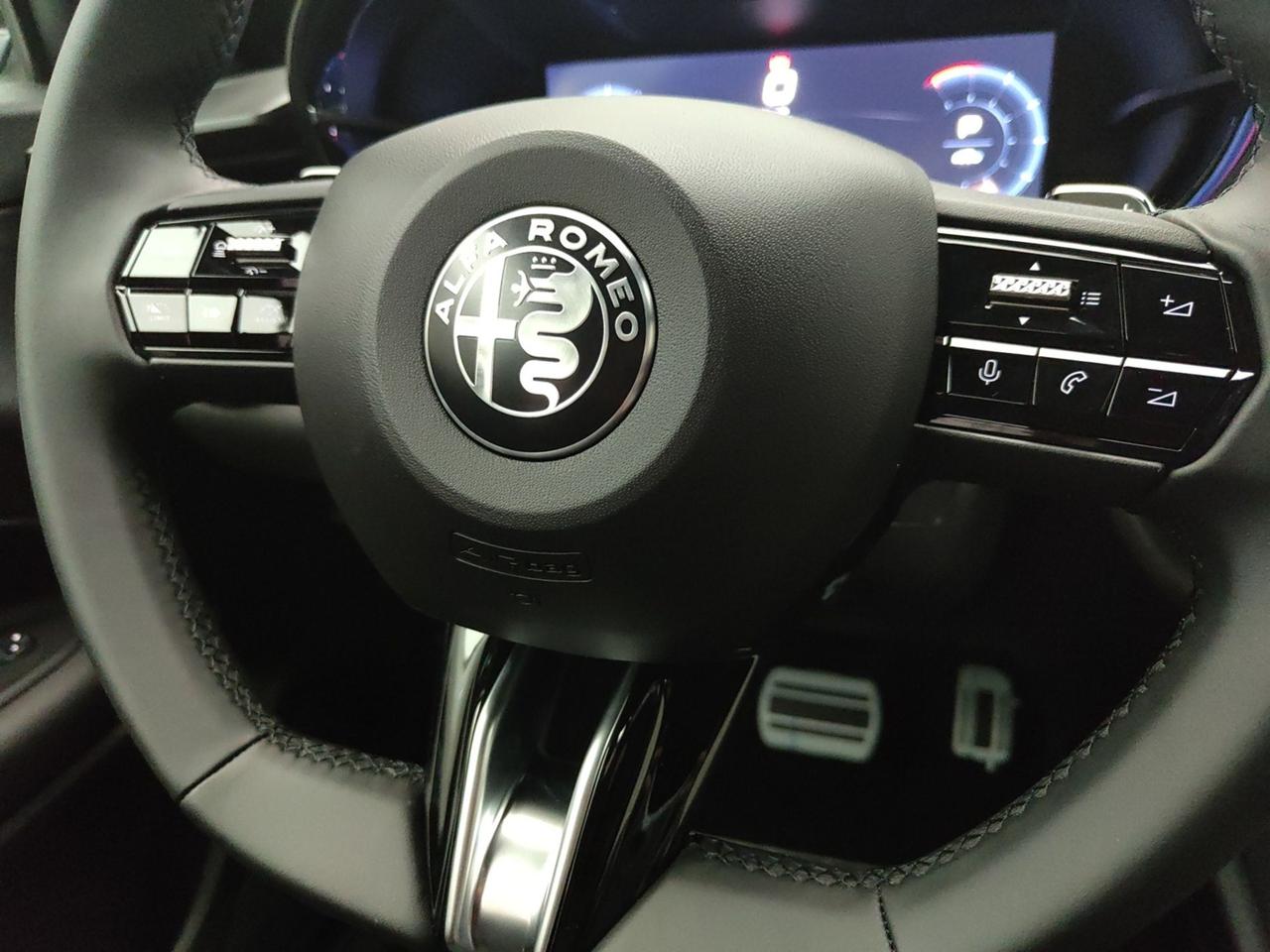 ALFA ROMEO Junior 1.2 HYBRID 145CV Q4