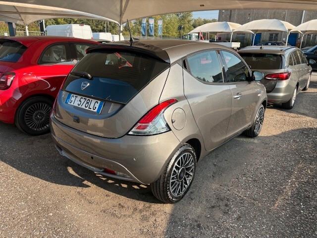 Lancia Ypsilon 1000 firefly 5 porte S&S HYBRID PLATINO