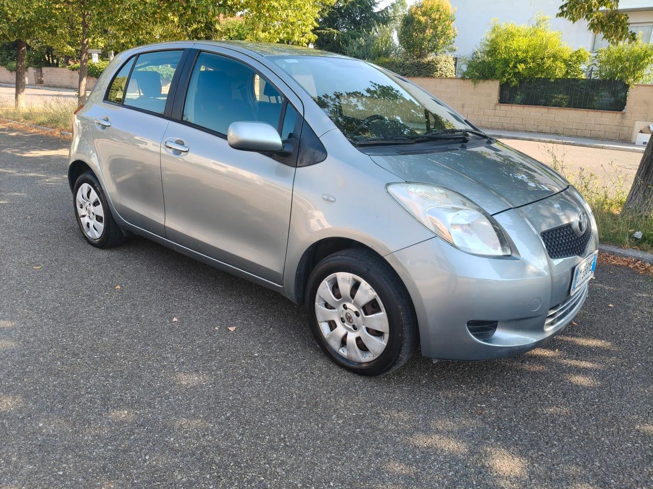 Toyota Yaris 1.0 5 porte SOLAMENTE 119.000 KM