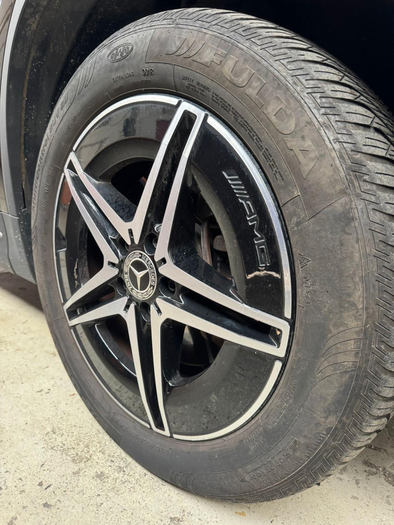 MERCEDES-BENZ EQA 300 4MATIC AMG