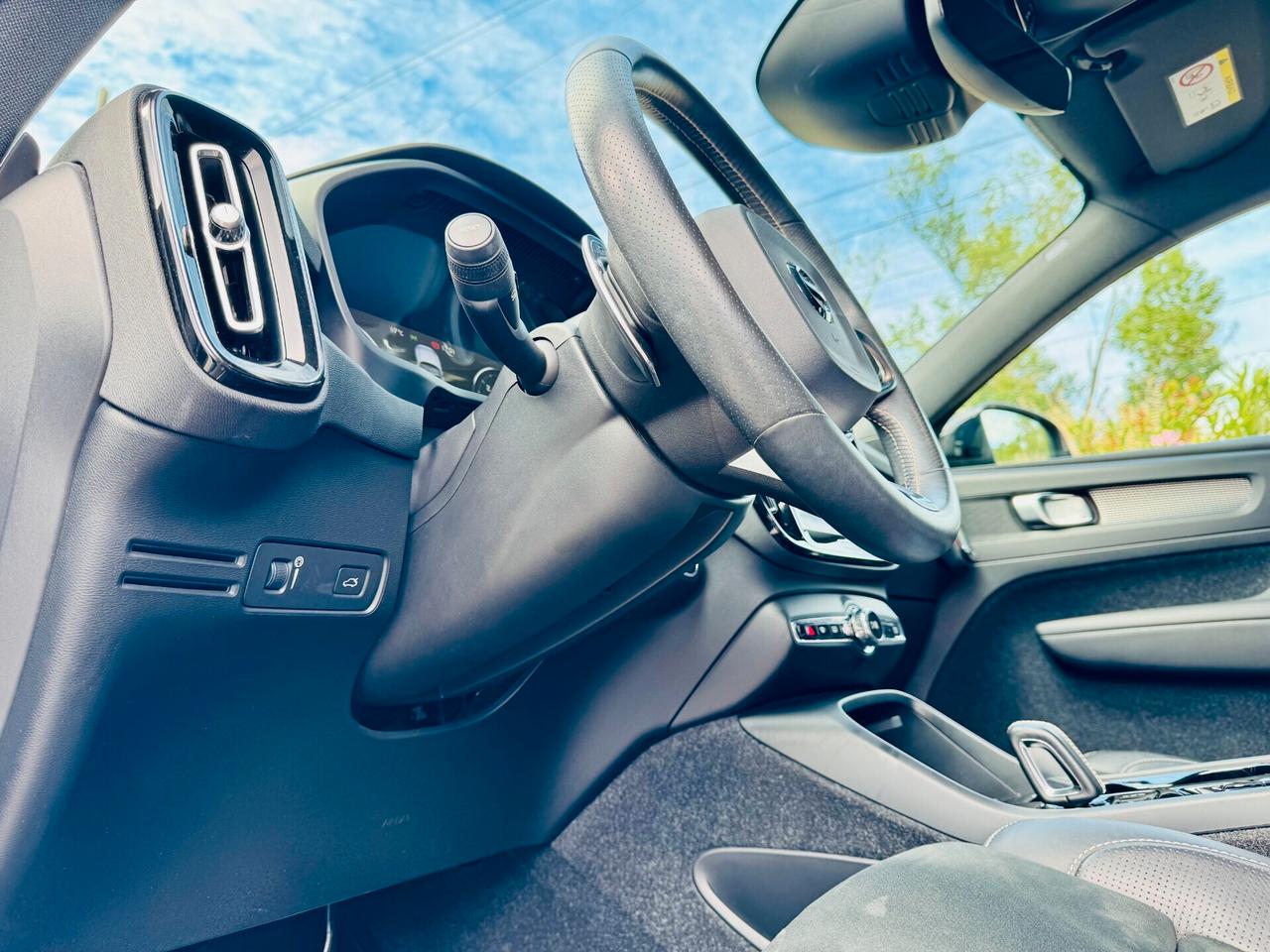 Volvo XC40 D3 R-design CarPlay / LED / RetroCam.