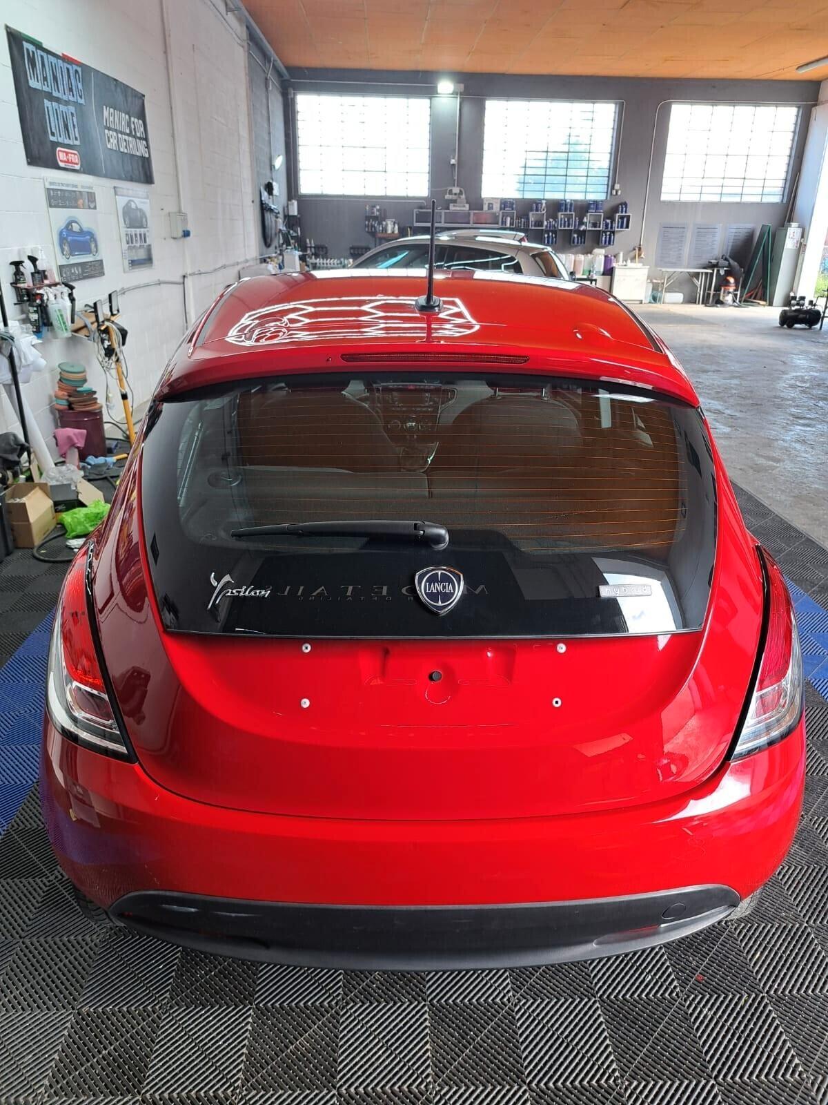 Lancia Ypsilon 1.0 FireFly 5 porte S&S Hybrid Ecochic Silver