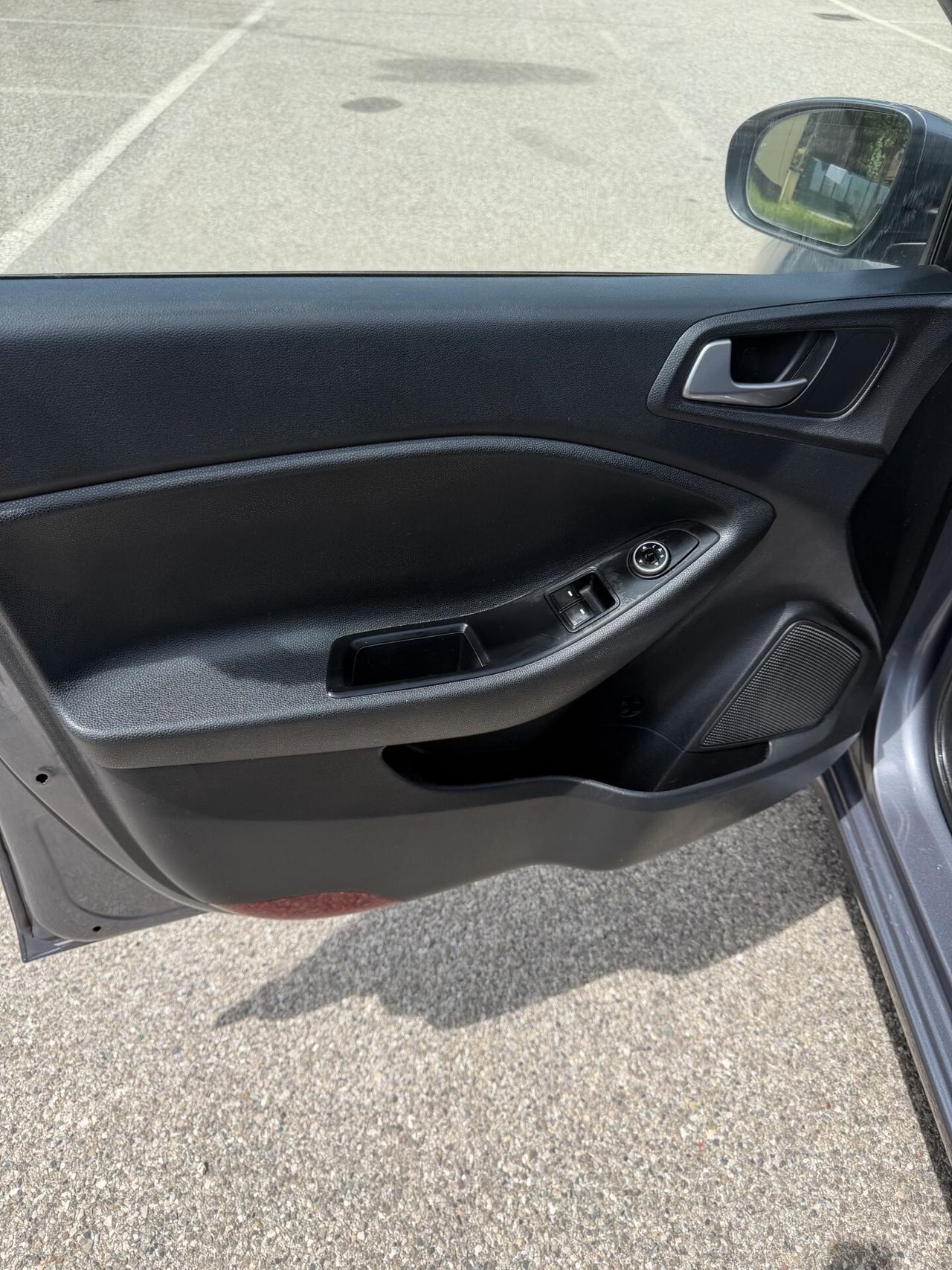 Hyundai i20 1.2 - NEOPATENTATI - 12 MESI DI GARANZIA -