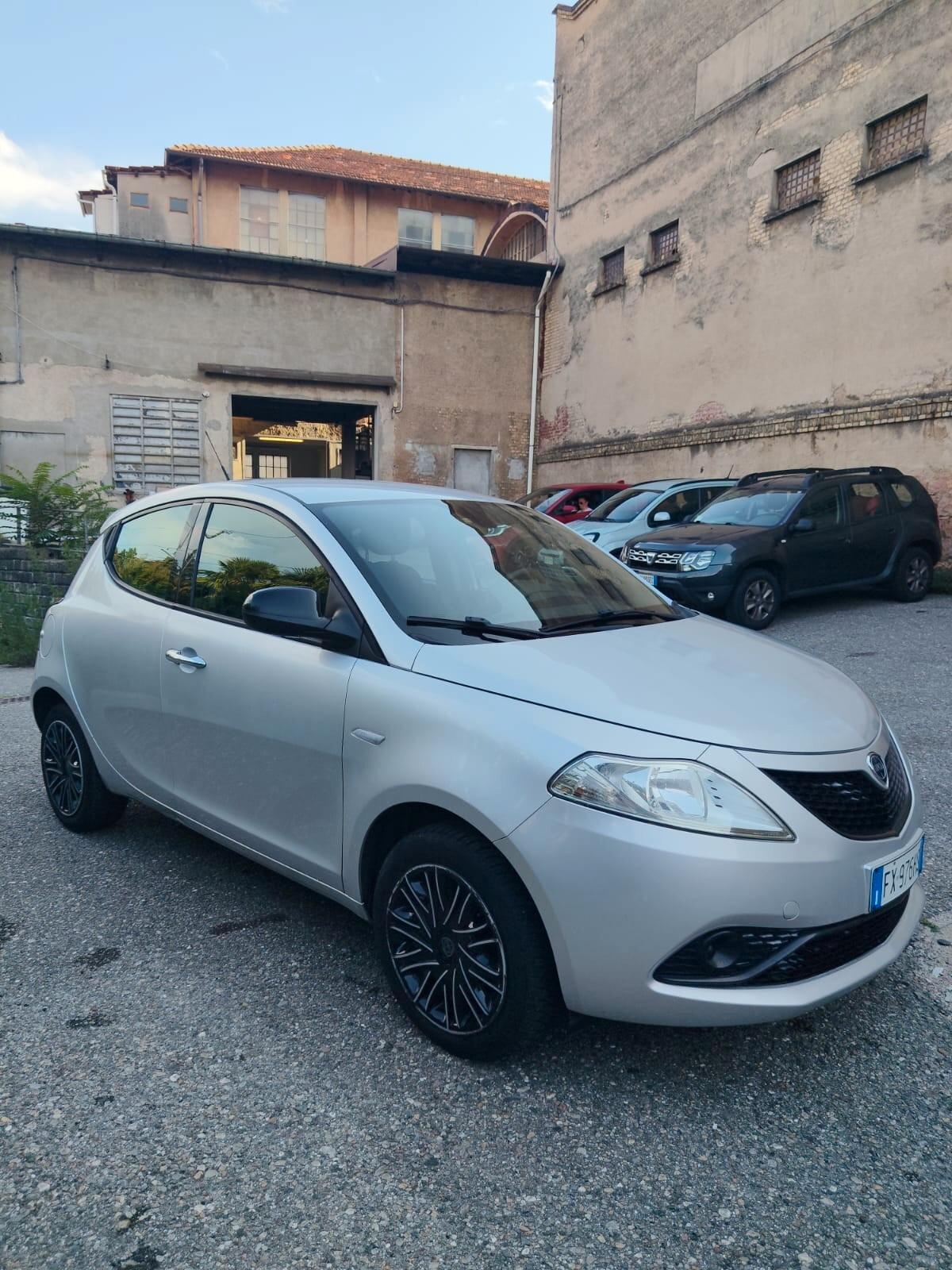 Lancia Ypsilon 1.2 69 CV 5 porte S&S Platinum