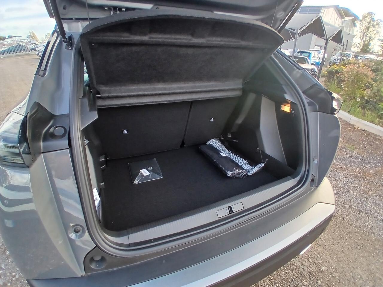 Peugeot 2008 Hybrid 145 e-DCS6 Allure