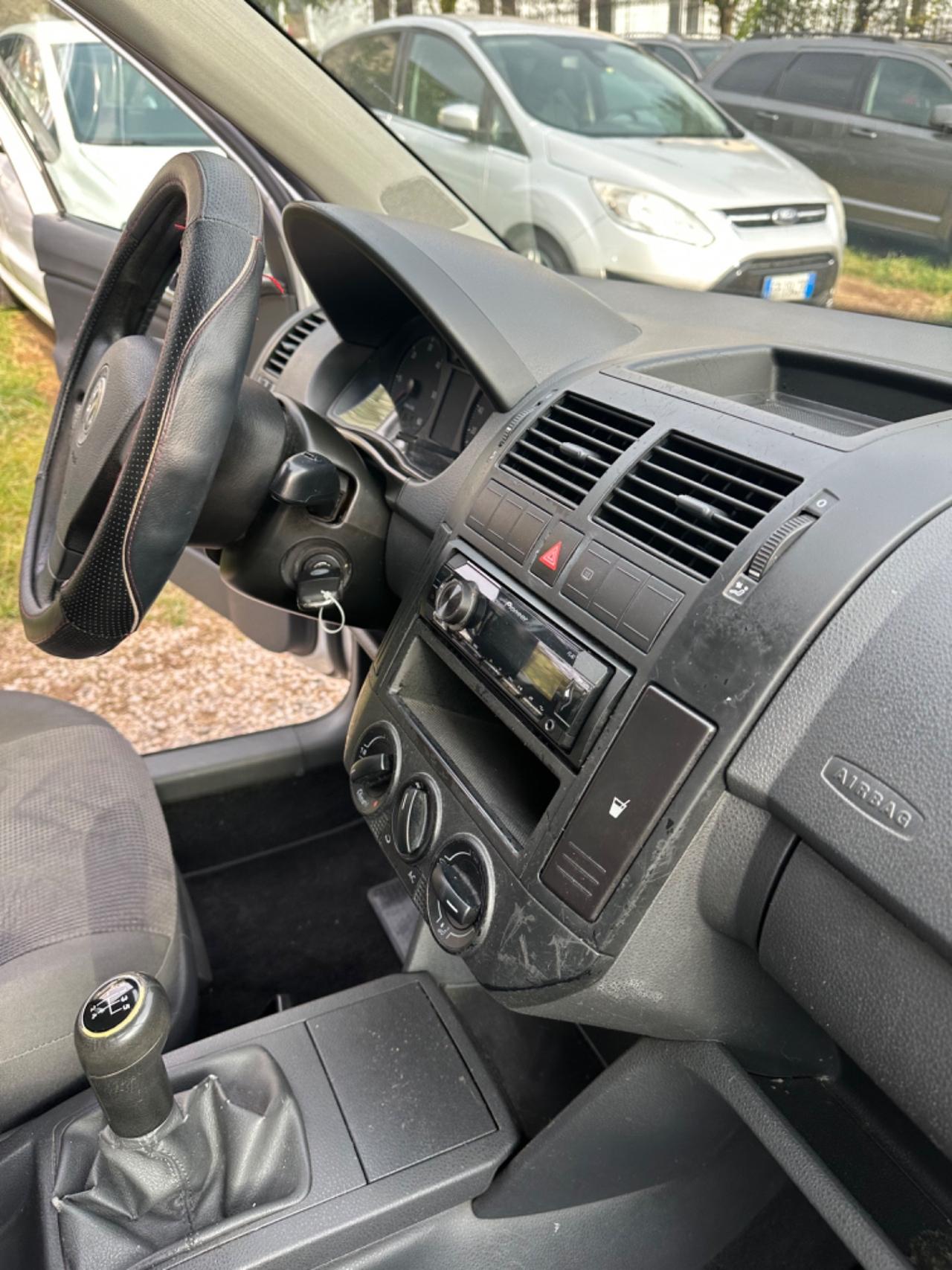 Volkswagen POLO 1.4/80CV TDI 5P SPORTLINE NEOPAT