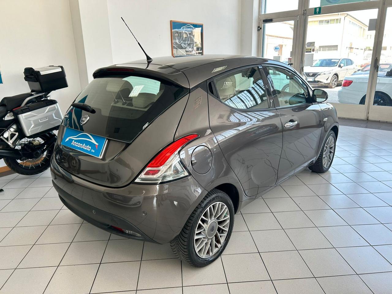Lancia Ypsilon 1.2b X NEOPATENTATI 2012