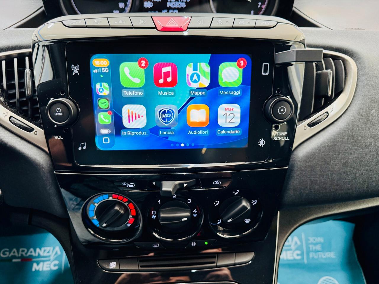 Lancia Ypsilon 1.0 Hybrid Silver / CarPlay S&S