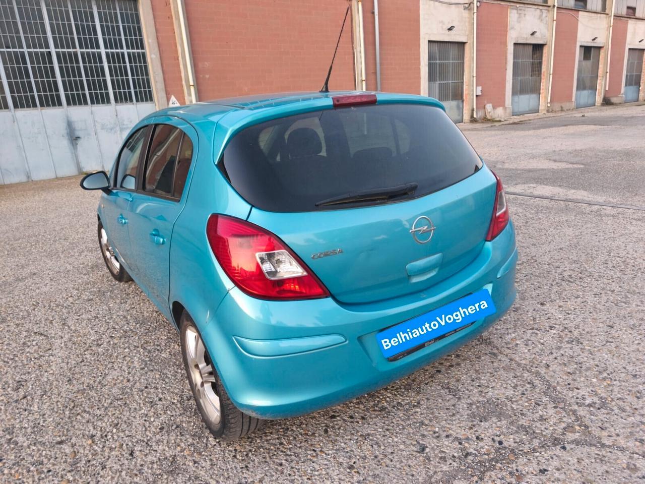 Opel Corsa 2011---1.2 Benzina Neopatentati