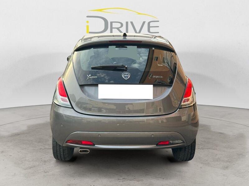 Lancia Ypsilon 1.0 FireFly Hybrid GOLD. grigio met.