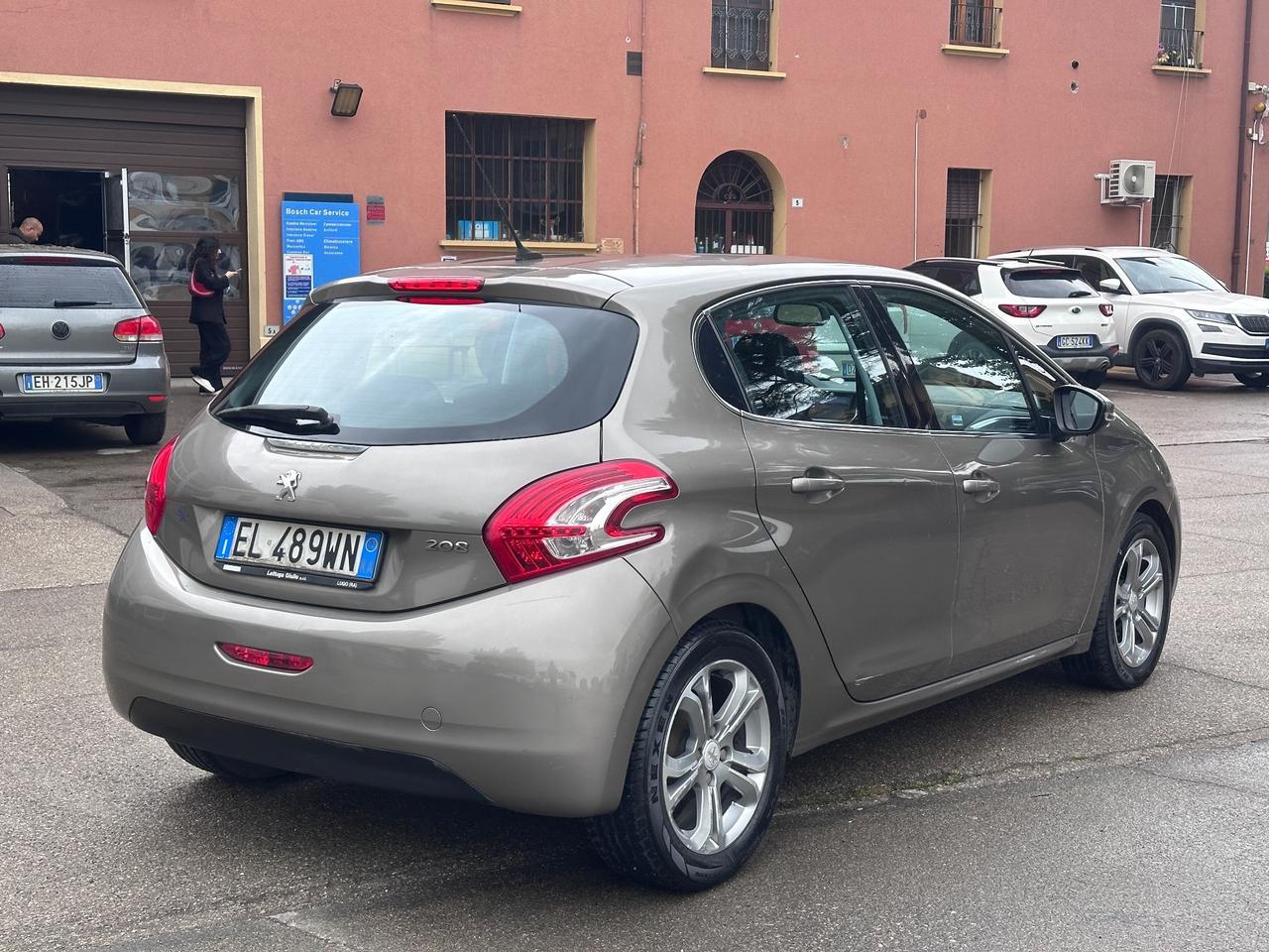 Peugeot 208 1.2 VTi 82 CV 5porte Allure Gpl