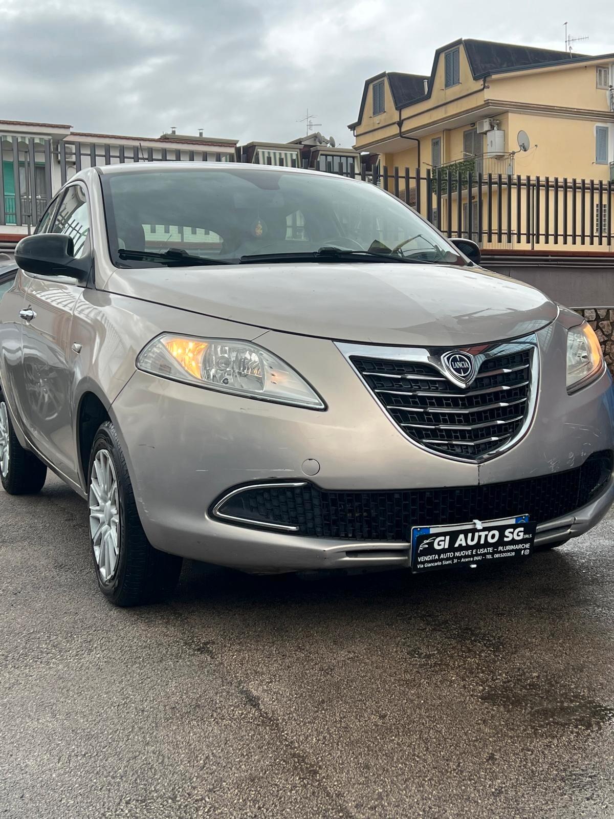 Lancia Ypsilon 0.9 TwinAir 85 CV 5 porte Metano Ecochic Silver