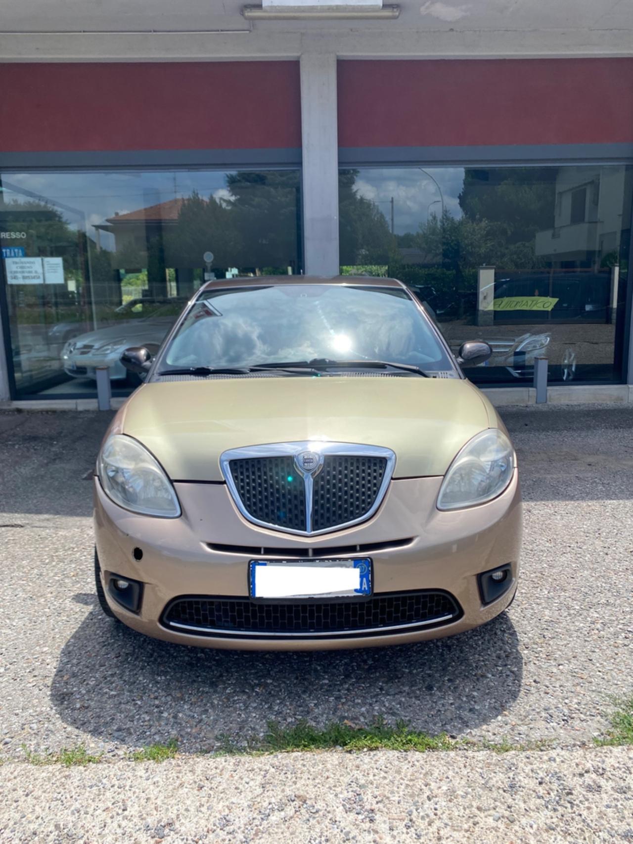 Lancia Ypsilon 1.4 16V Platino