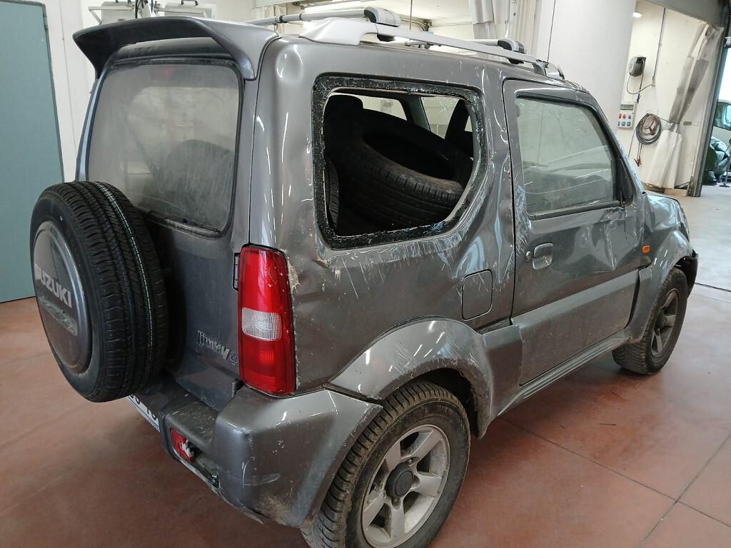 Suzuki Jimny 1.3i 16V 4x4 incidentata