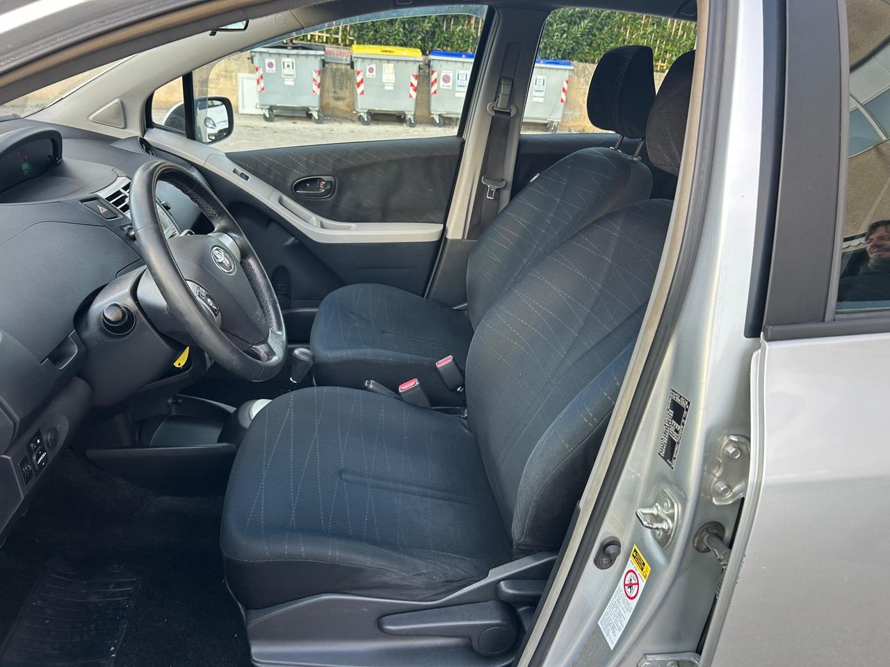 Toyota Yaris 1.3 5 porte cambio automatico 120000km