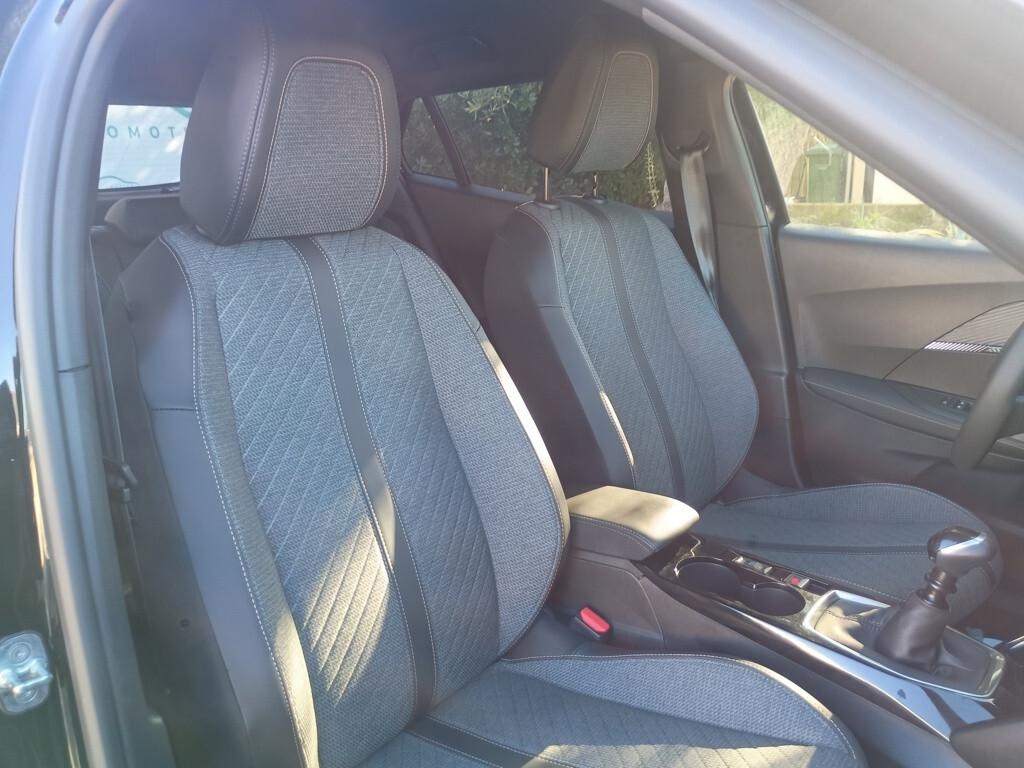 Peugeot 2008 1.2 100cv Allure