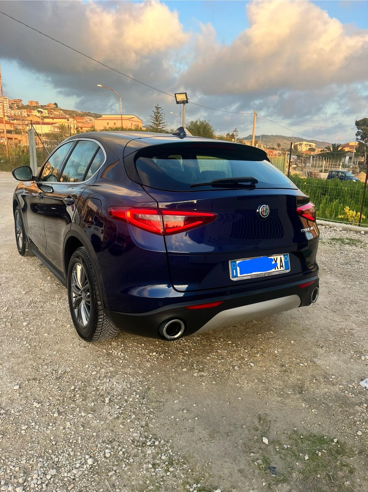 Alfa Romeo Stelvio 2.2 Turbodiesel 180 CV navigatore fari uxseno