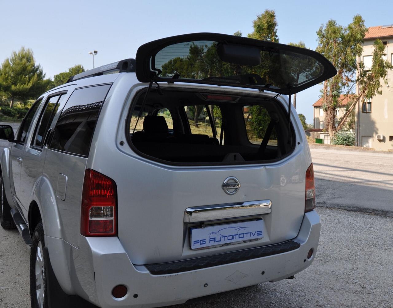 Nissan Pathfinder 2.5 dCi SE 7 Posti-Gancio Traino