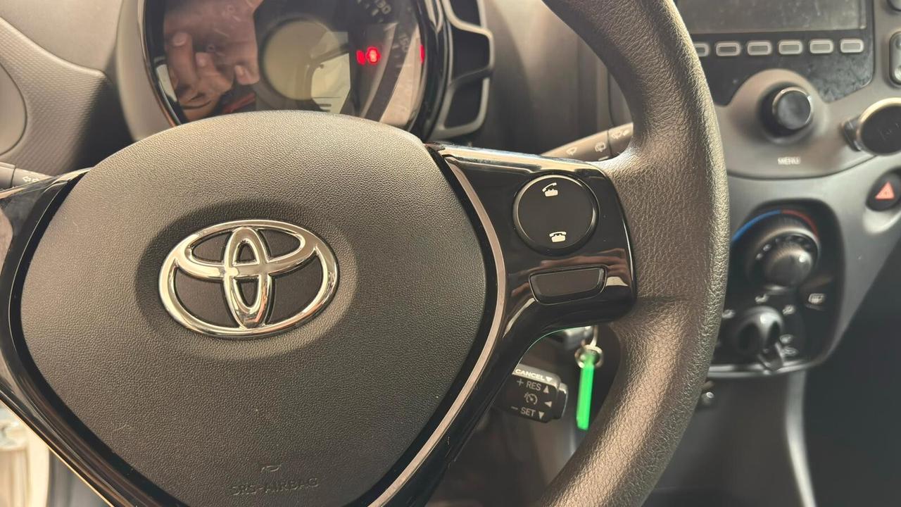 Toyota Aygo Connect 1.0 VVT-i 72 CV 5 porte x-fun