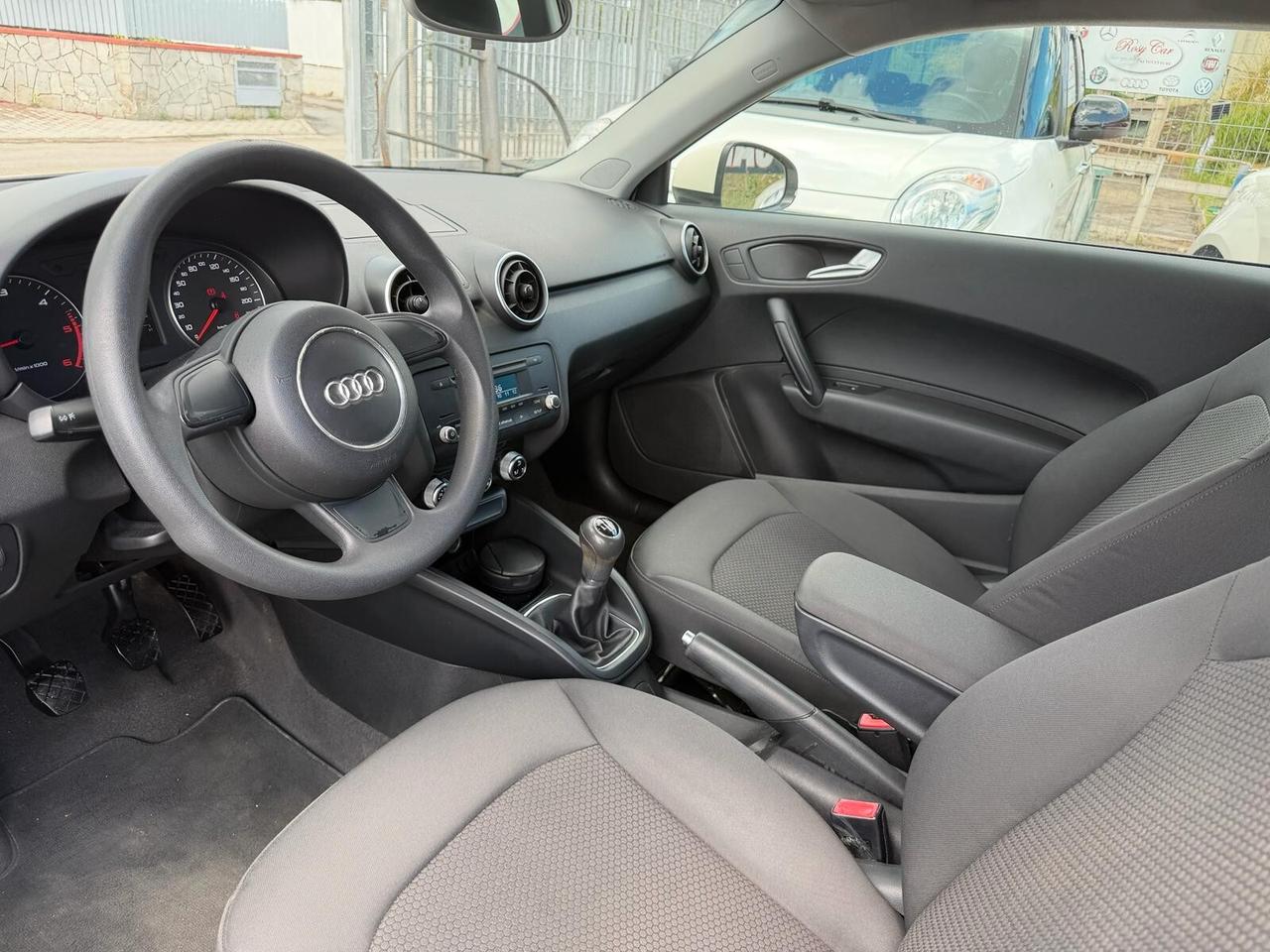 Audi A1 1.6 TDI 90cv Ambition-2011