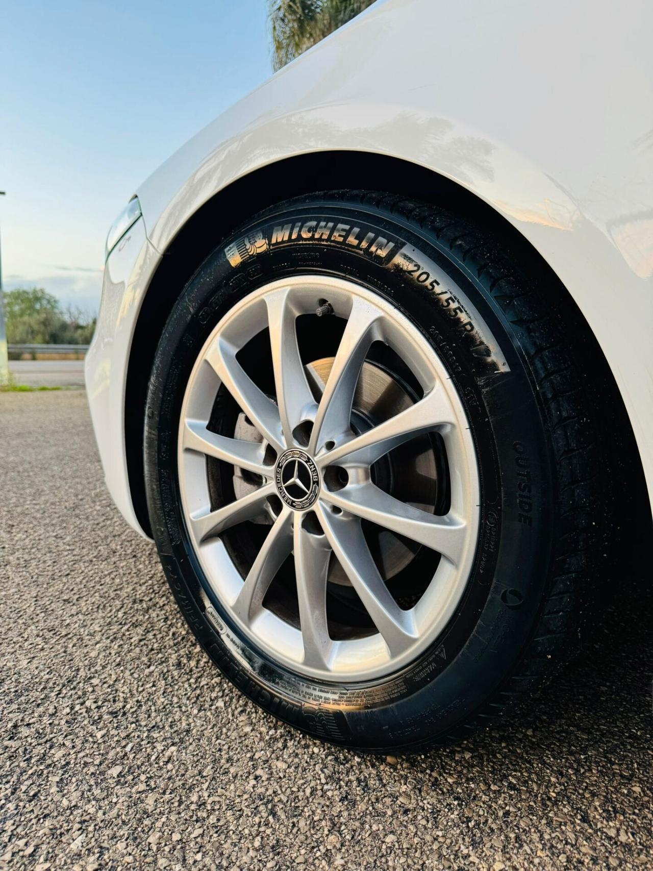 Mercedes-benz A 180d Automatic Sport Plus Led Ambient