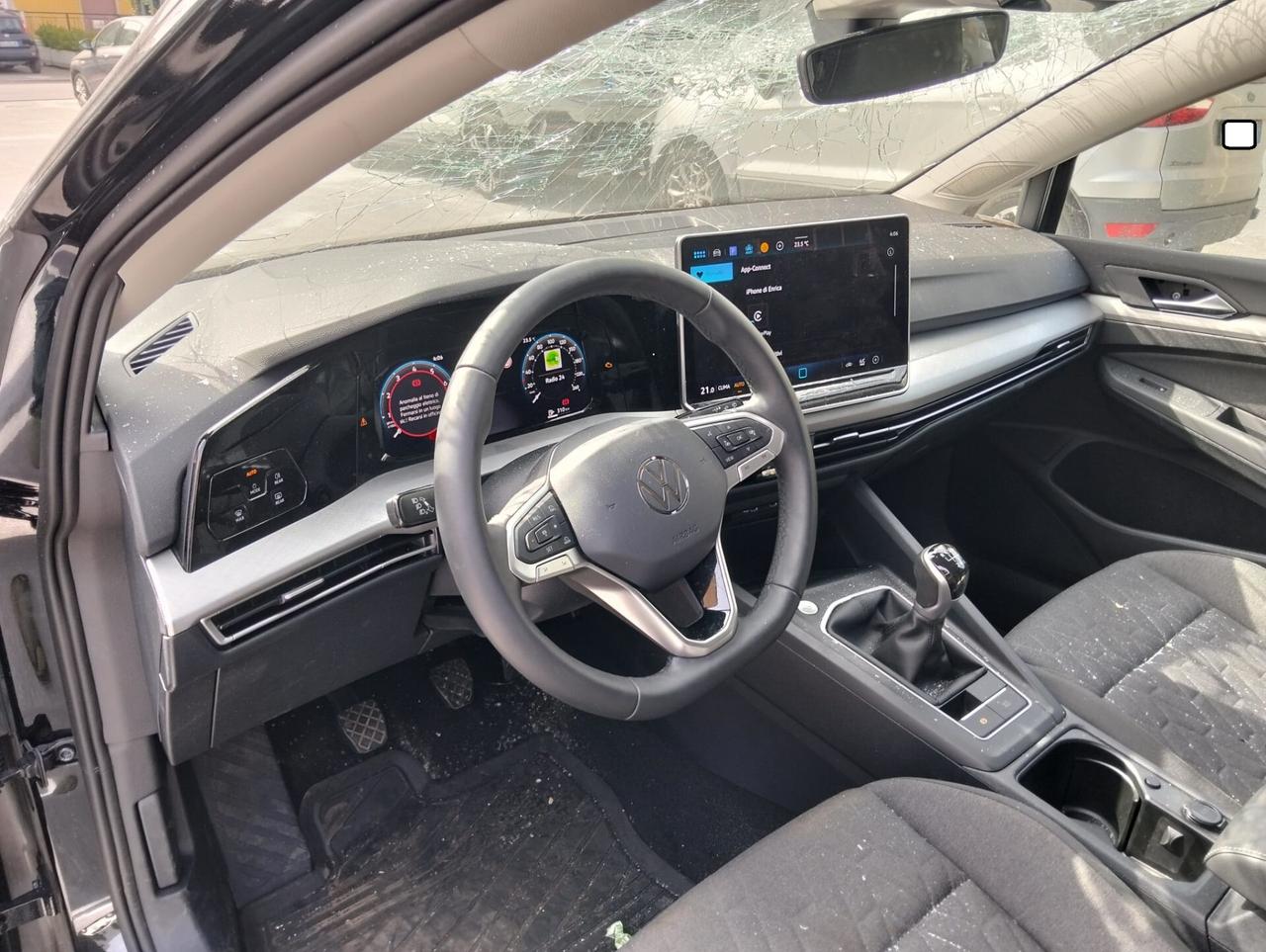 Volkswagen Golf 1.5 TSI 115cv 2025 SINISTRATA