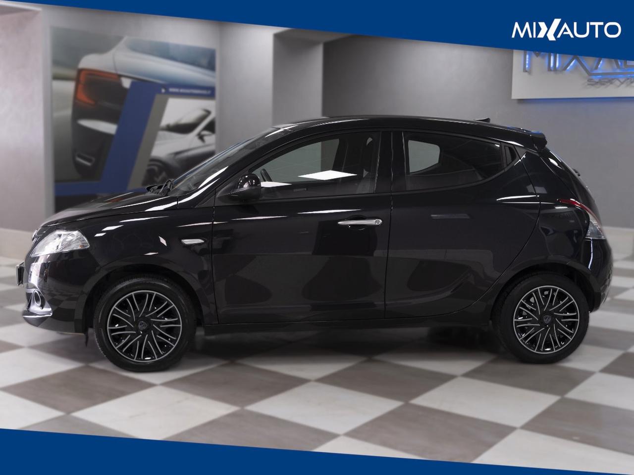 Lancia Ypsilon 1.0 Firefly Hybrid Silver 70CV 5 Porte
