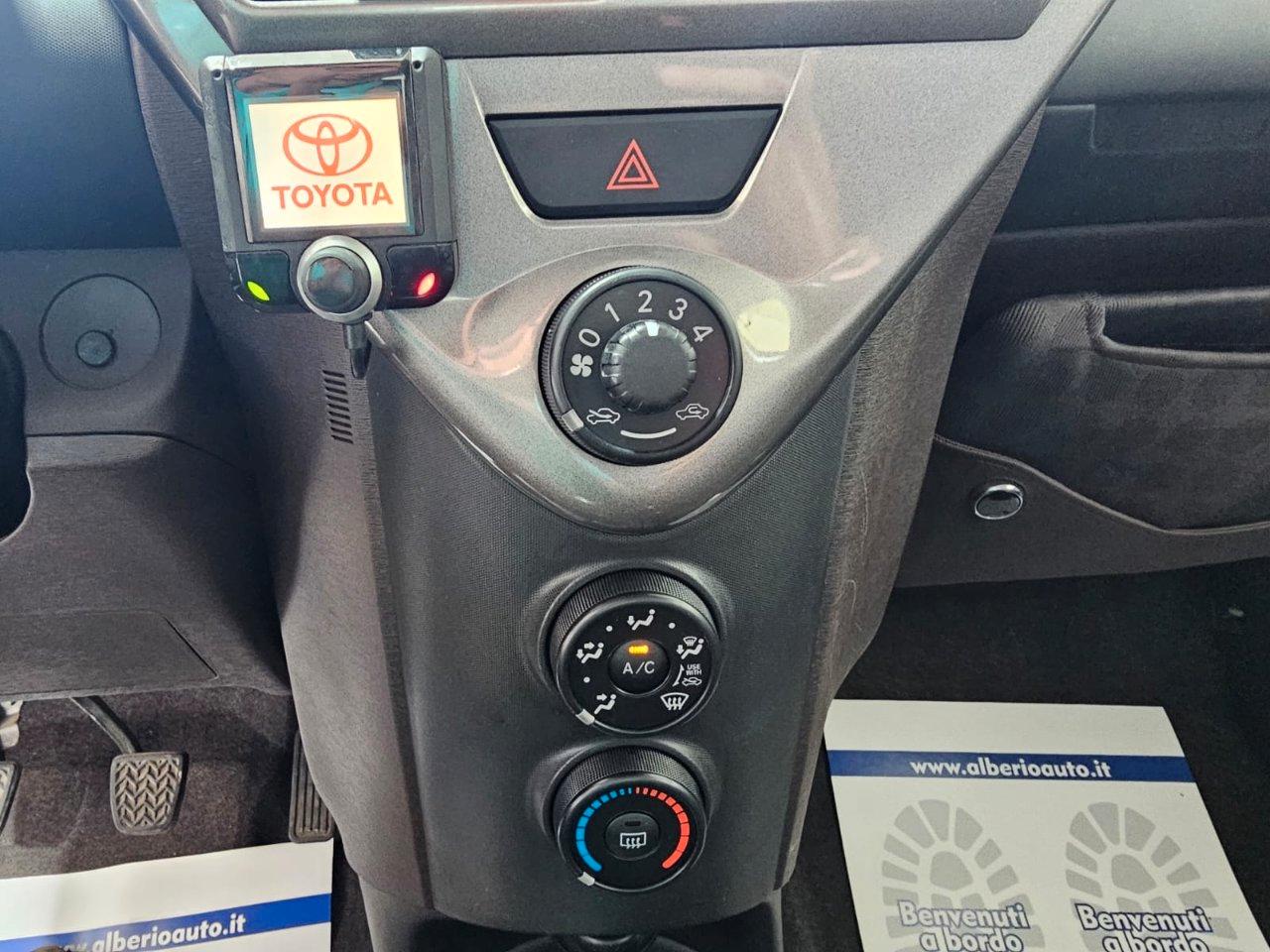 Toyota iQ 1.0 Sol