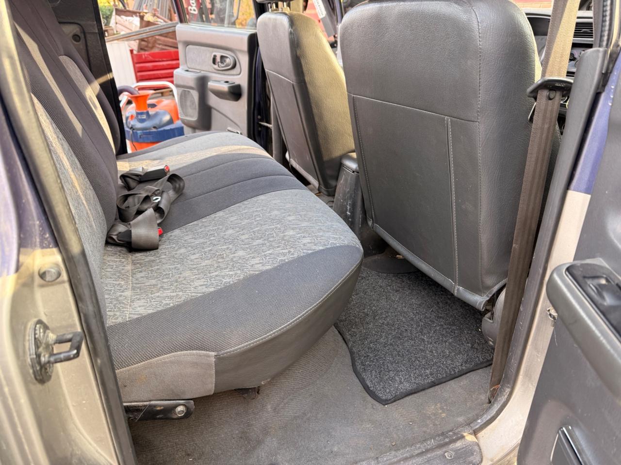 Mitsubishi L200 2.5 TDI 4WD Club Cab Pick-up GLX