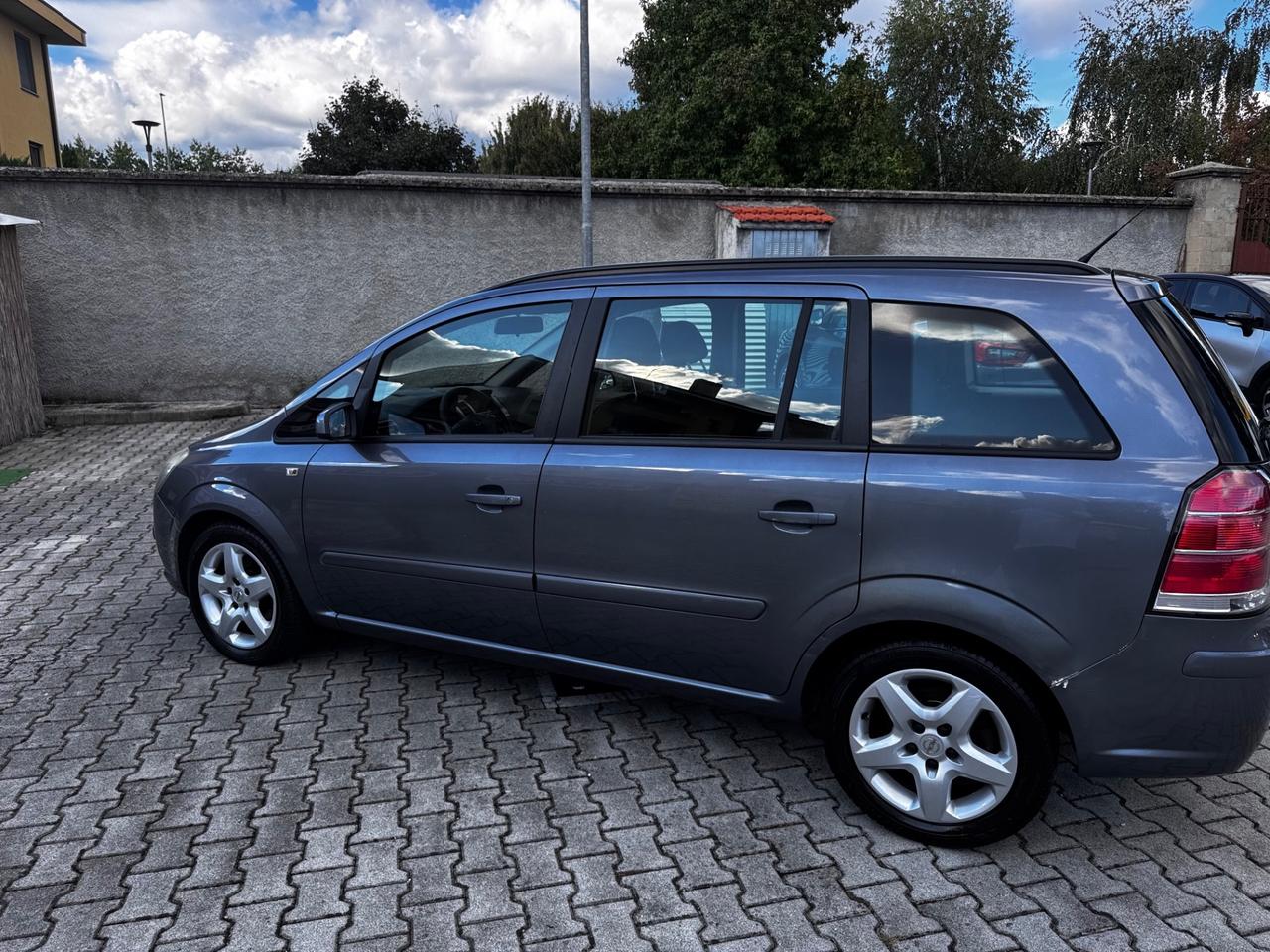Opel Zafira 1.6 16V GPL gancio traino 7 posti