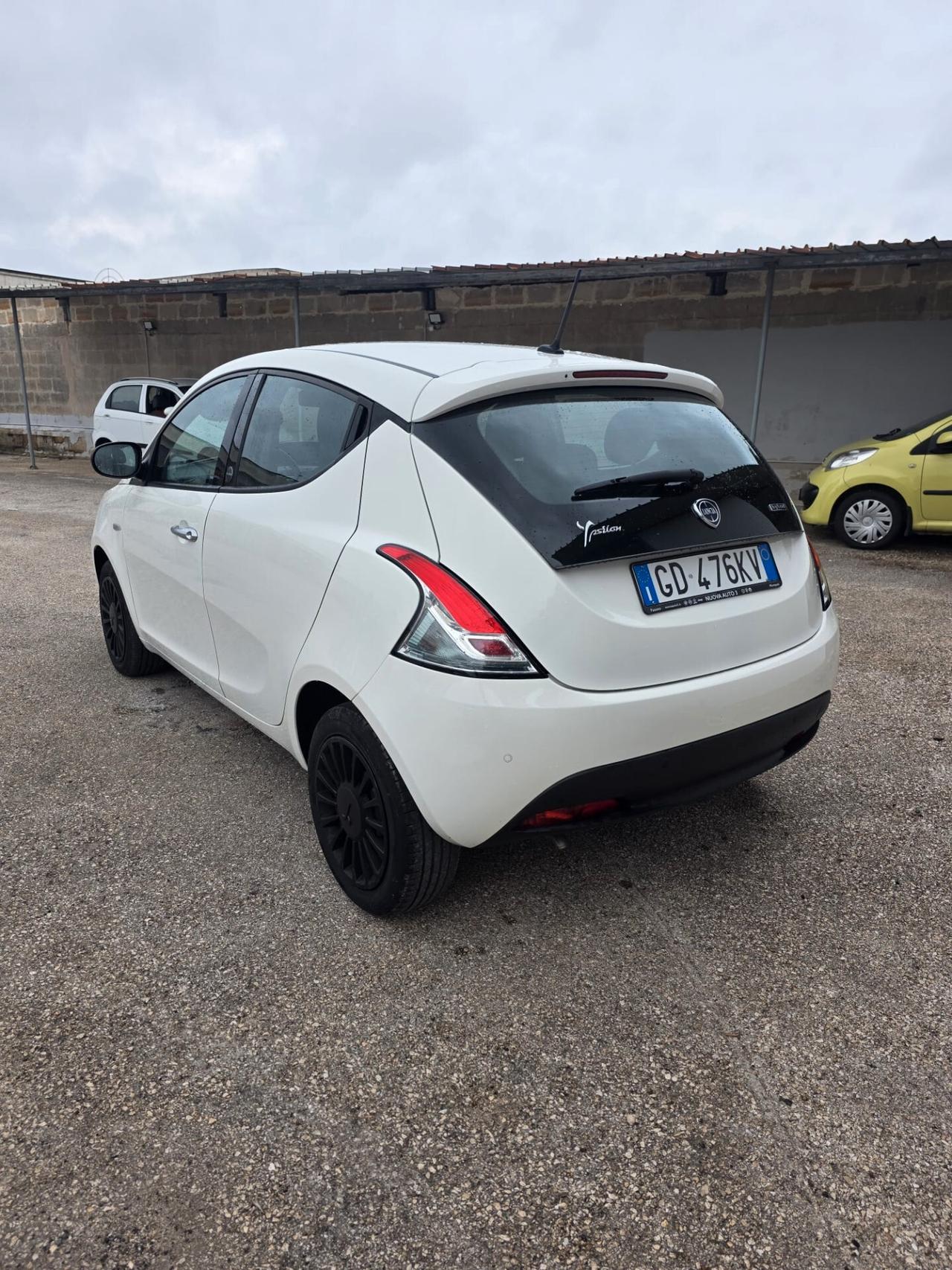 Lancia Ypsilon 1.0 FireFly 5 porte S&S Hybrid Ecochic Gold