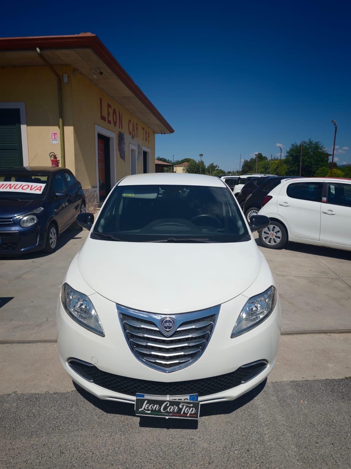 Lancia Ypsilon 0.9 TwinAir 85 CV cambio automatico km 58 mila