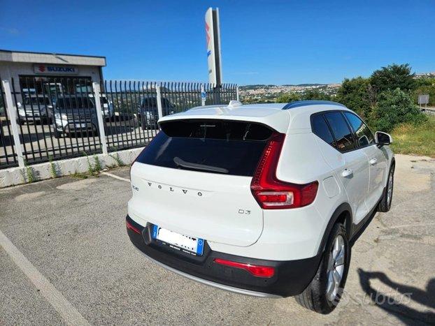 VOLVO XC40 2.0 D3 Momentum 150cv