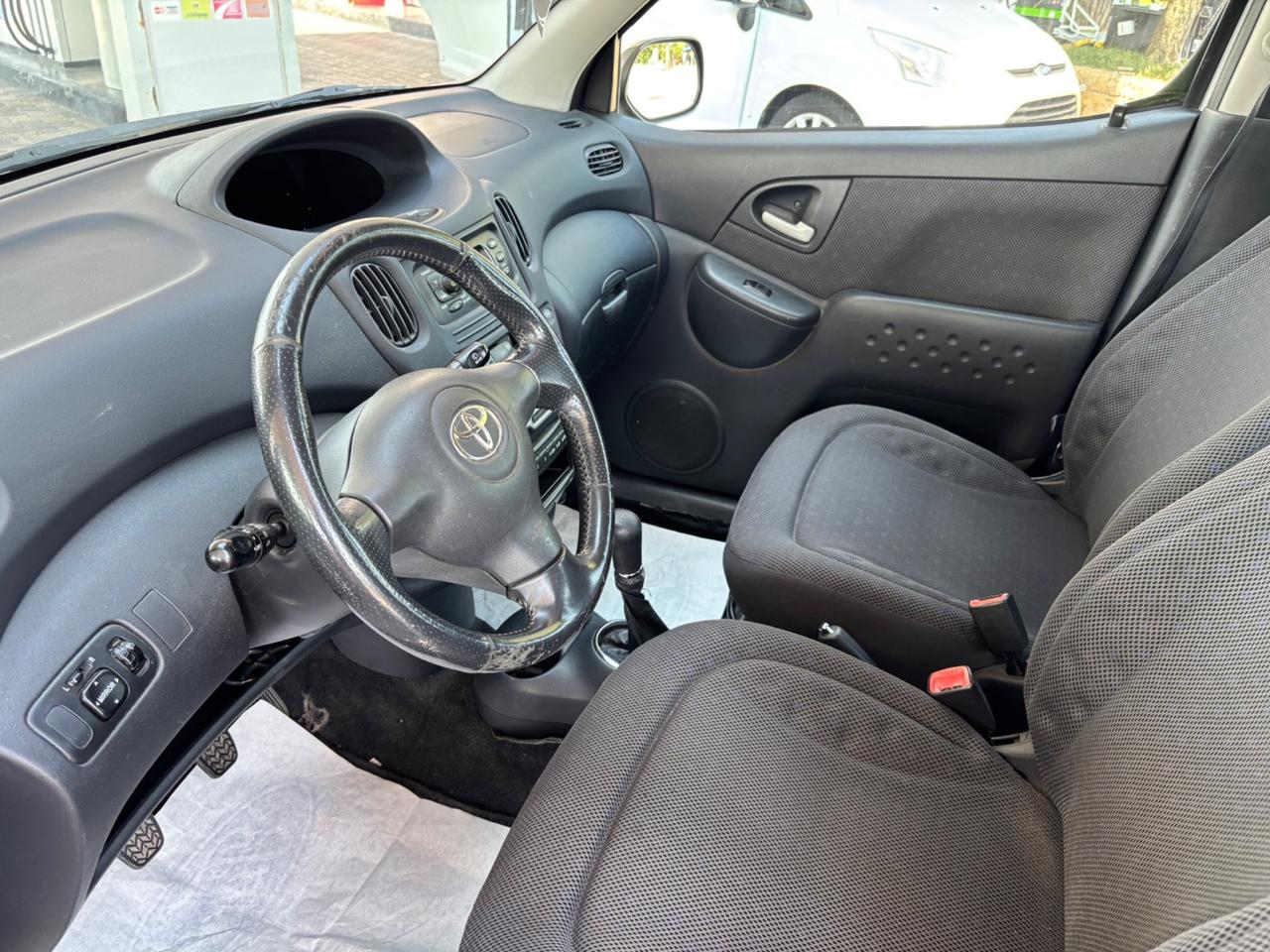 Toyota Yaris Verso 1.3i 16V cat Luna '03