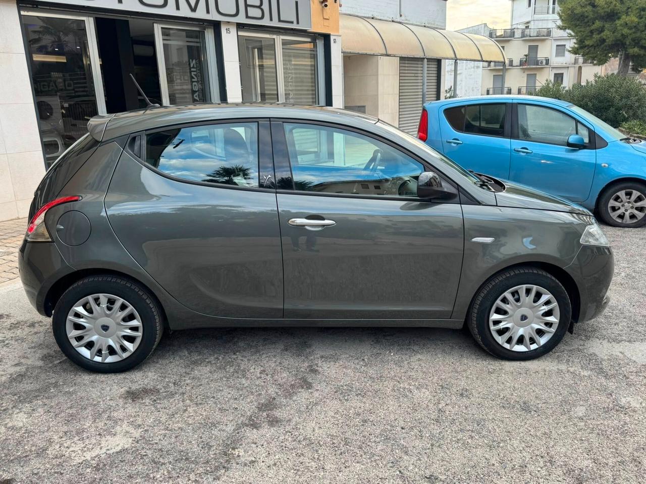 LANCIA YPSILON 1.2 69 CV. BENZINA NAVIGATORE PERFETTA