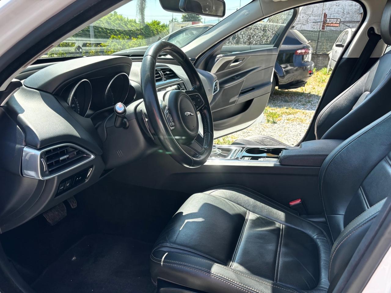 Jaguar XE 2.0 D Turbo aut. Portfolio