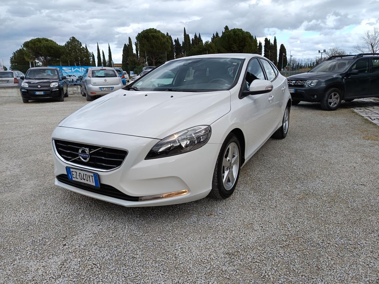 Volvo V40 D2 1.6 Momentum Tua a 164€/*mese