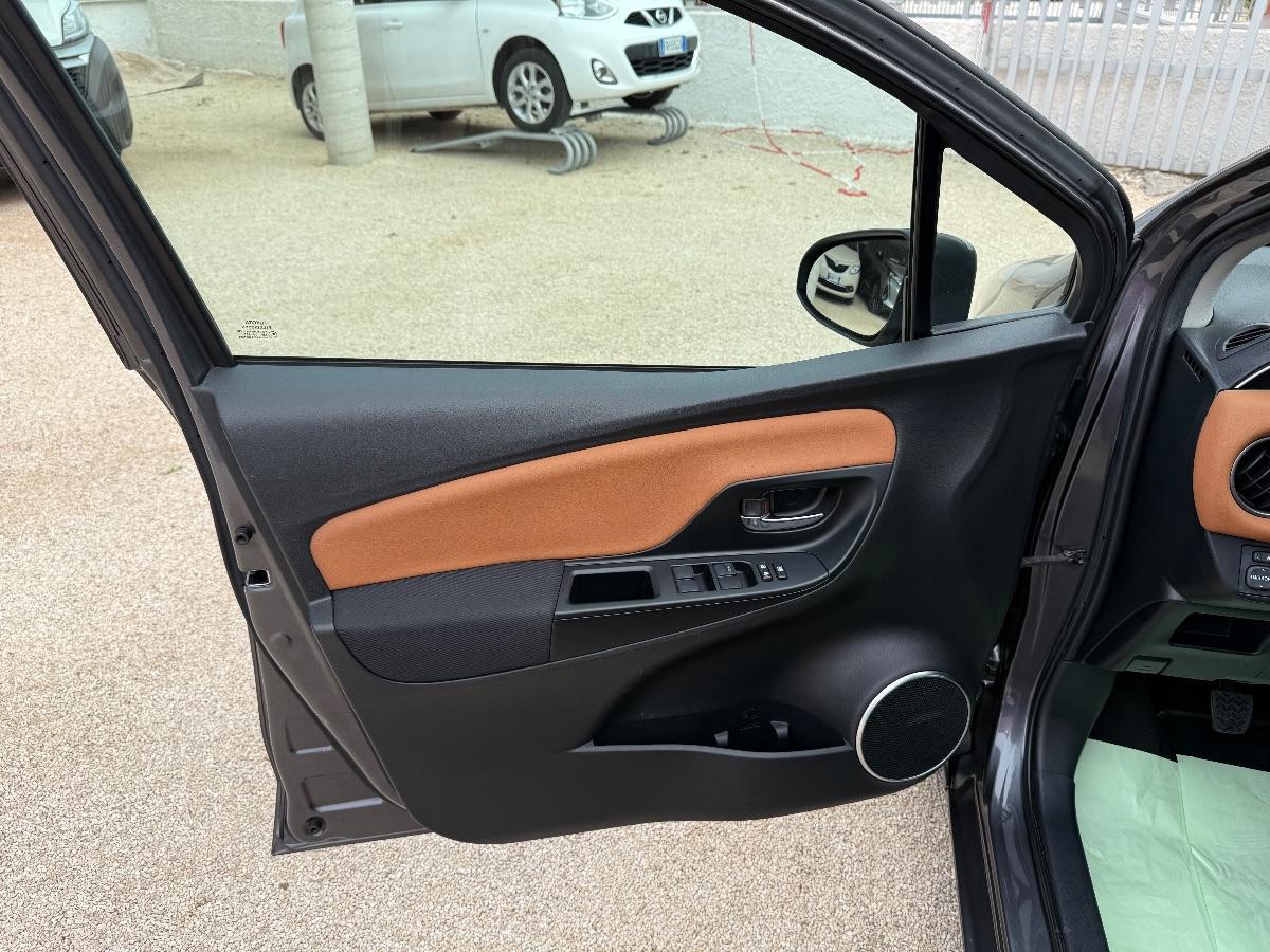 TOYOTA - Yaris - 1.4 D-4D 5p. Lounge MY 16 ; Adatta ai Neopatentati