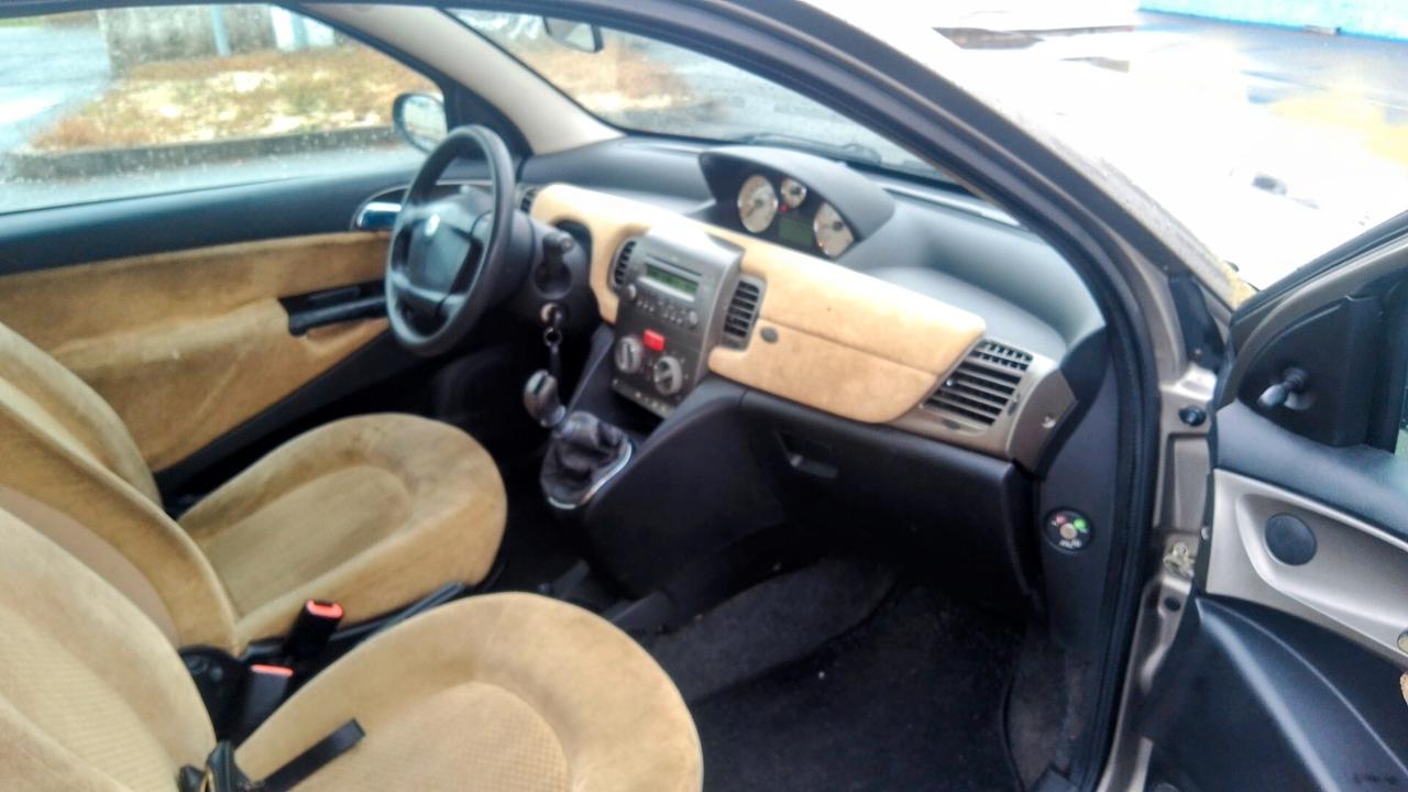 Lancia Ypsilon 1.2 BZ neopatentati 2005